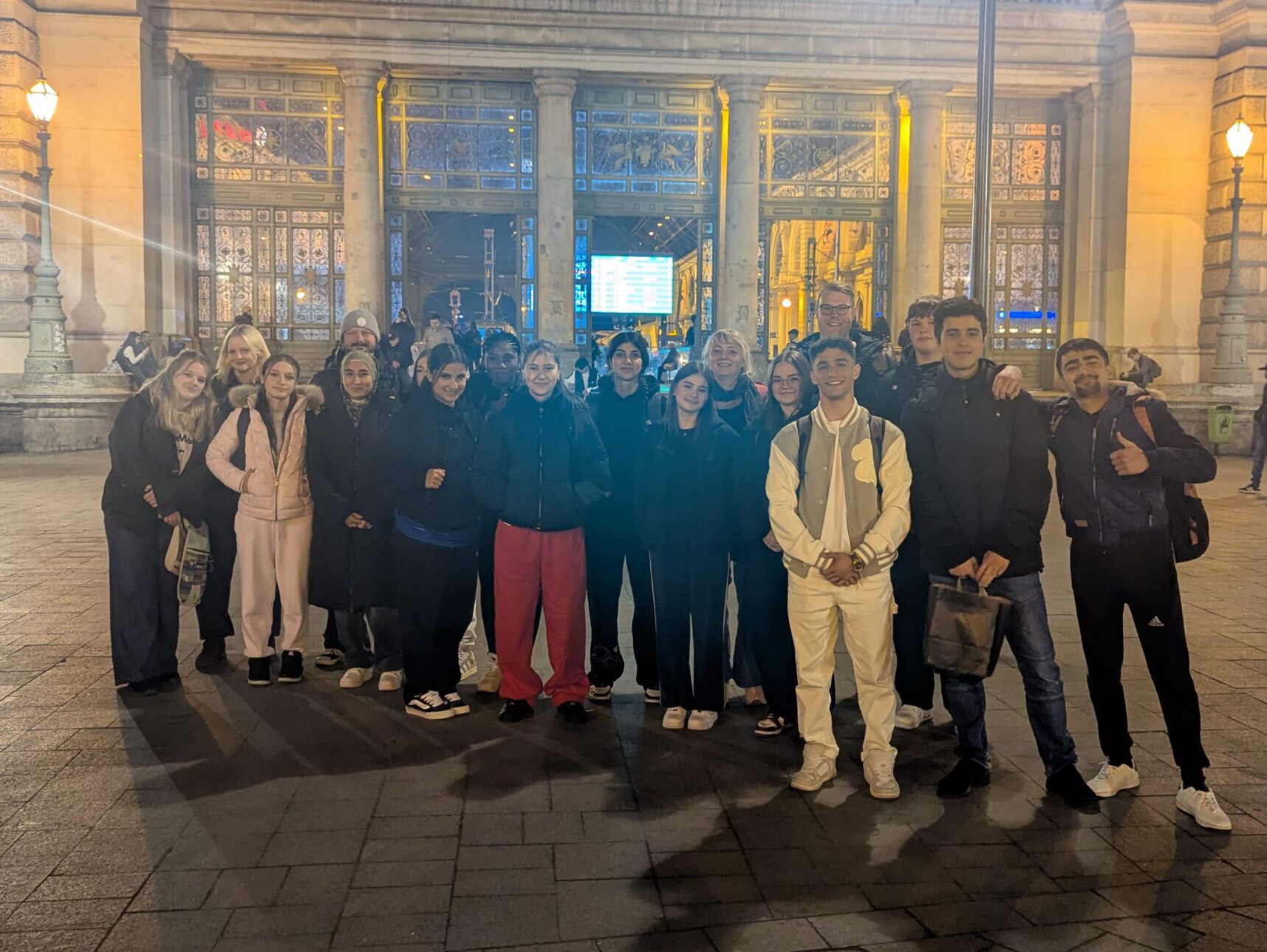Du betrachtest gerade Erasmus+ Abenteuer in Budapest – Nachhaltigkeit, Geschichte & Europa hautnah erleben! 🇪🇺🌍