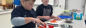 Gemeinsames Essen mit den Eltern der FTK-Schüler
