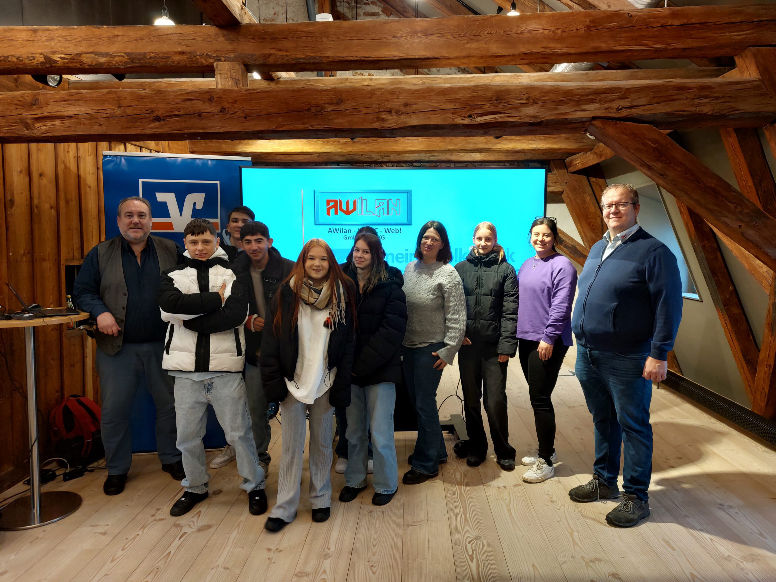 Du betrachtest gerade Praxisklasse besucht Vortrag der VR-Bank Neuötting – „Meine Daten – ein Wühltisch für jeden Algorithmus“