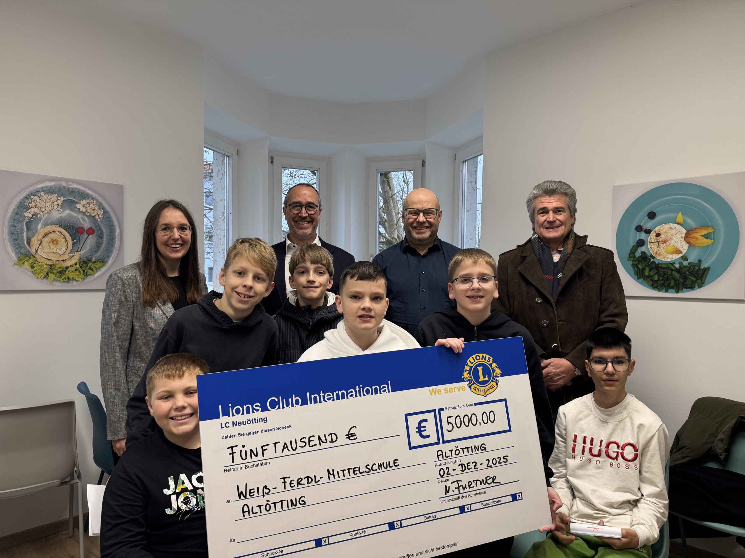 Du betrachtest gerade Ein gesunder Start in den Tag für die flexible Trainingsklasse – Dank dem Lions Club Neuötting