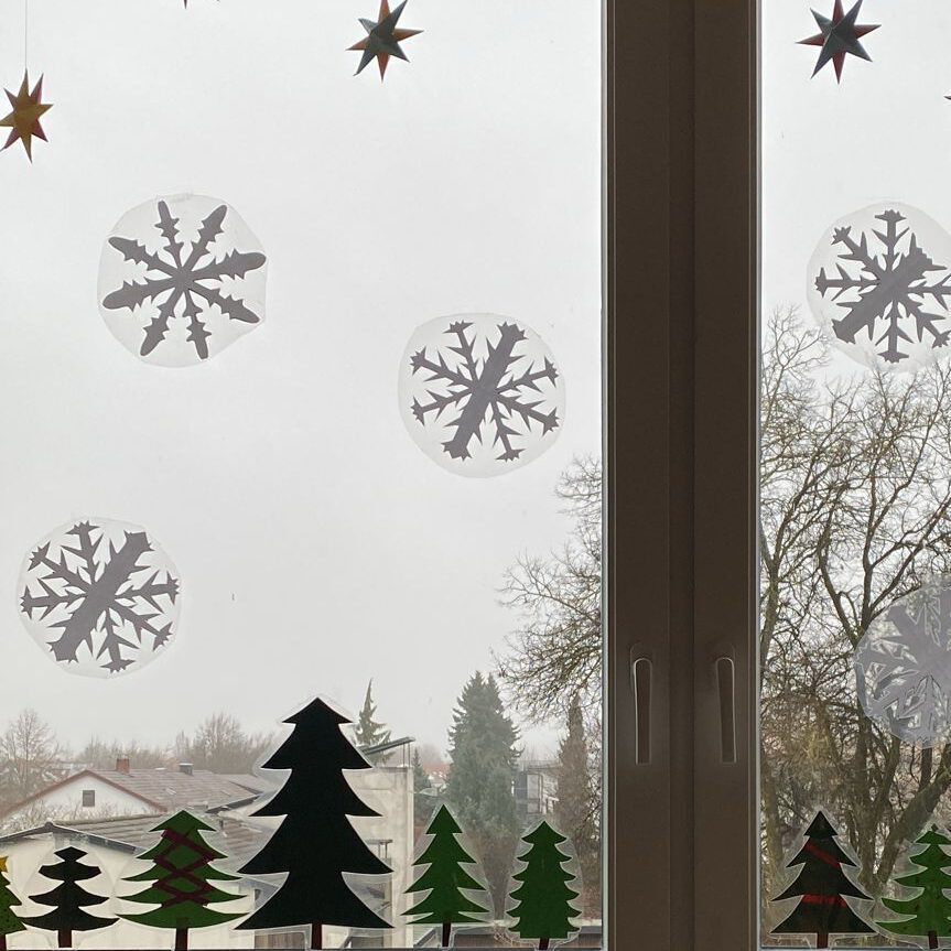 Du betrachtest gerade Weihnachtsstimmung in der Weiß-Ferdl-Schule