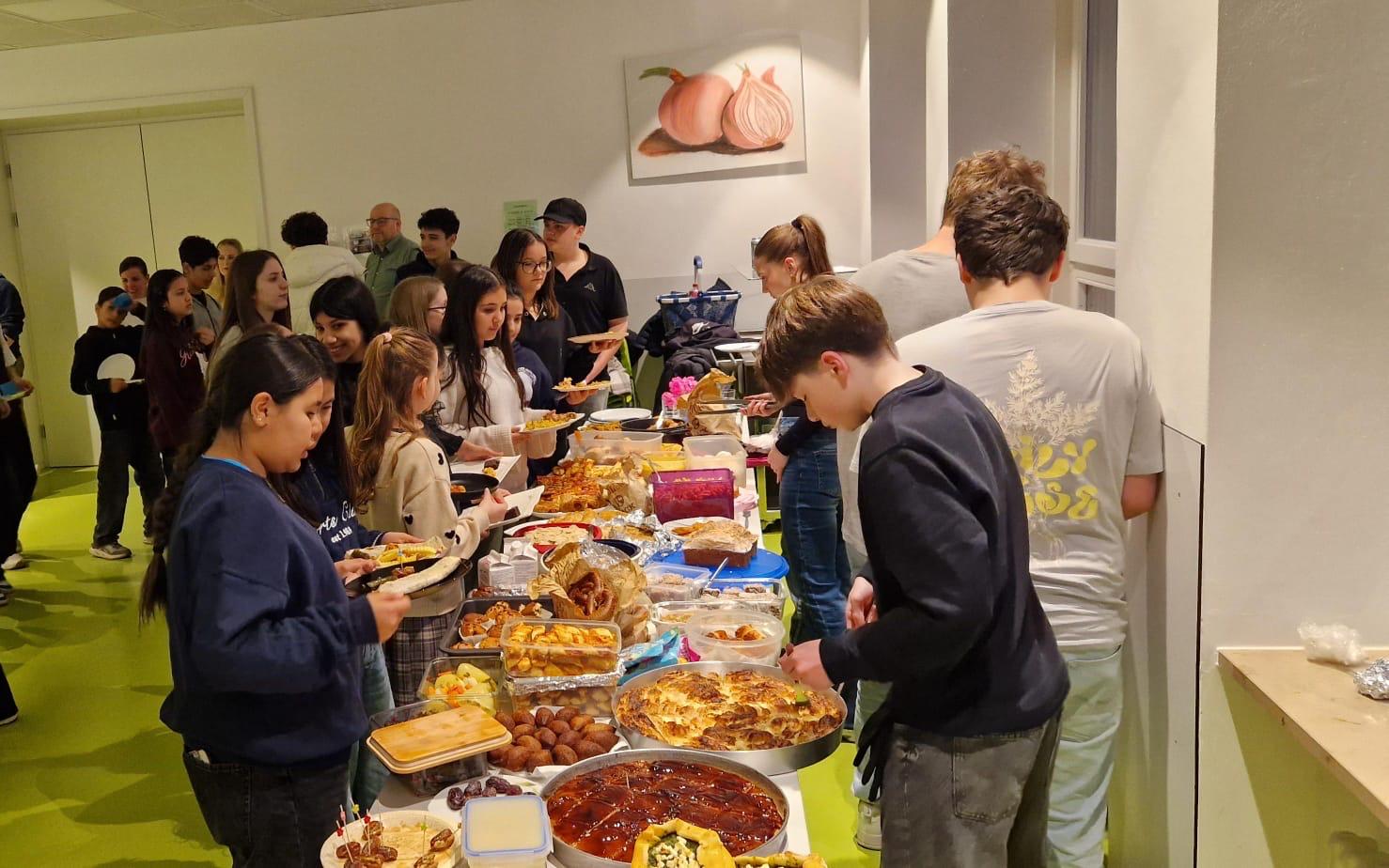 Du betrachtest gerade Gemeinsames Iftar-Fastenbrechen an unserer Schule