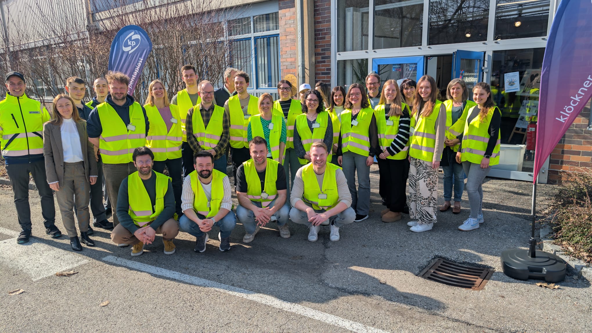Du betrachtest gerade Starke Partnerschaft, starke Zukunft: 10 Jahre Zusammenarbeit zwischen der Weiß-Ferdl-Mittelschule und Klöckner Pentaplast