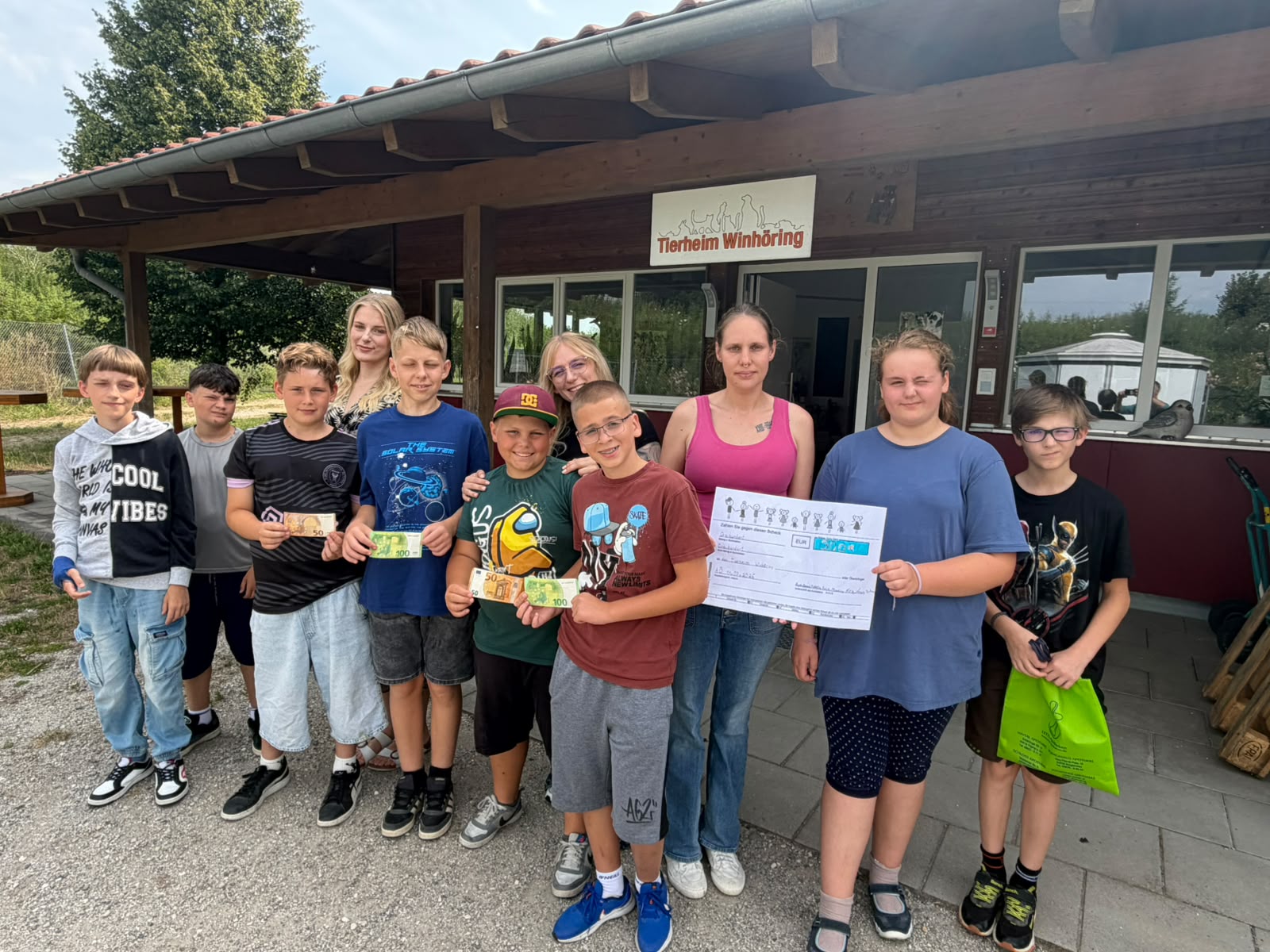 Du betrachtest gerade Klasse FTK spendet 300 Euro an das Tierheim!